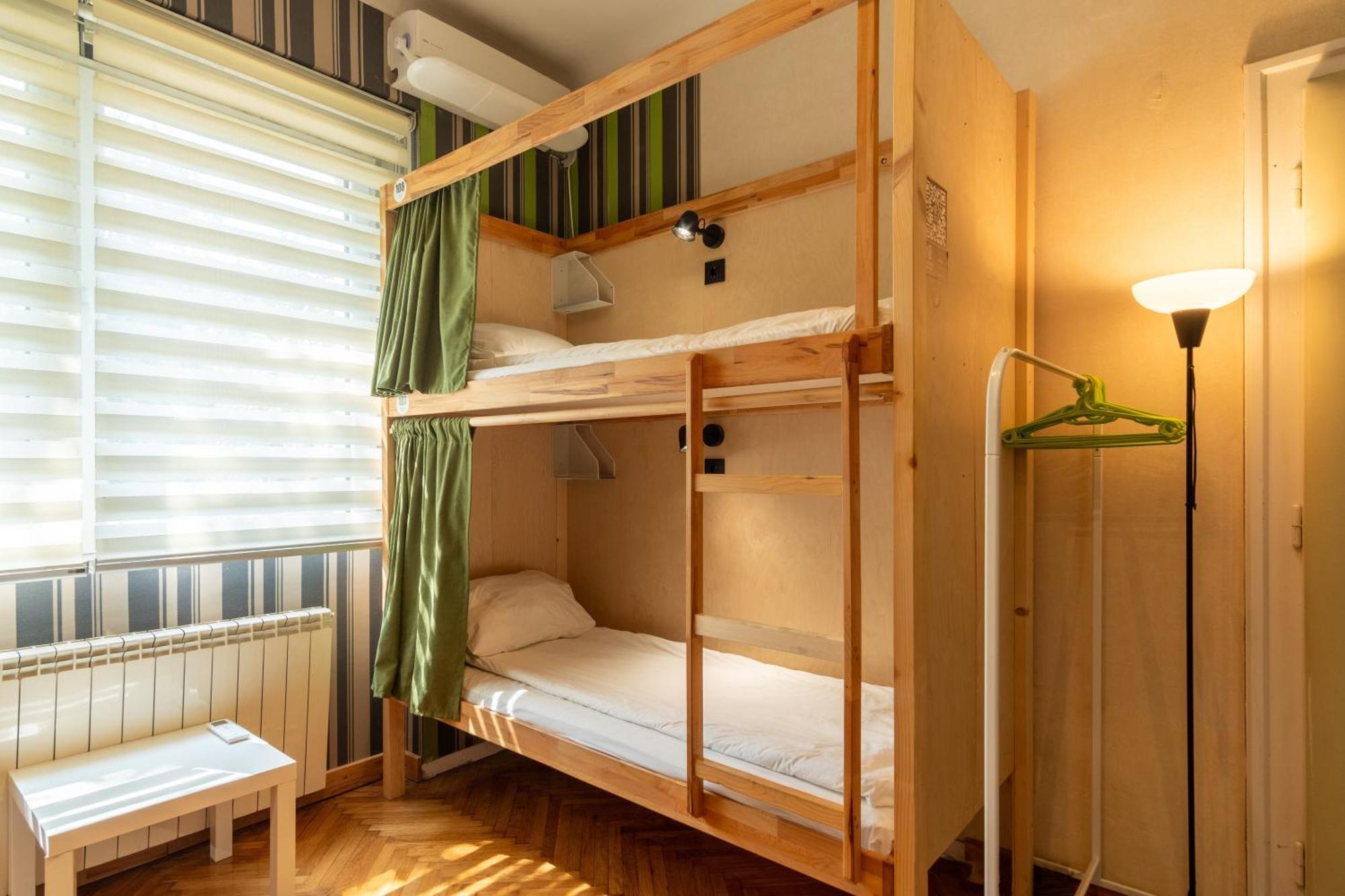 Cabbage Hostel ベオグラード エクステリア 写真