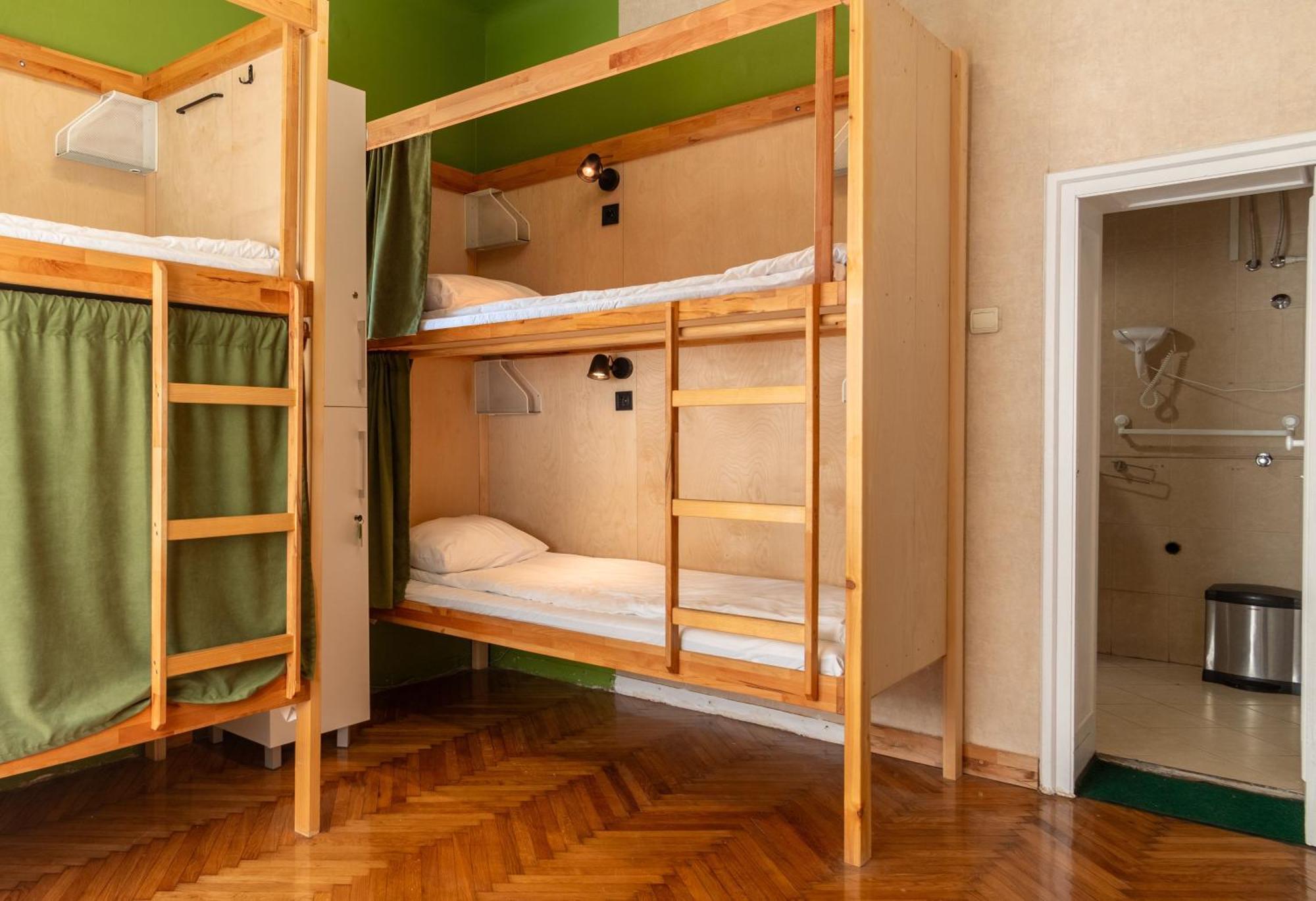 Cabbage Hostel ベオグラード エクステリア 写真
