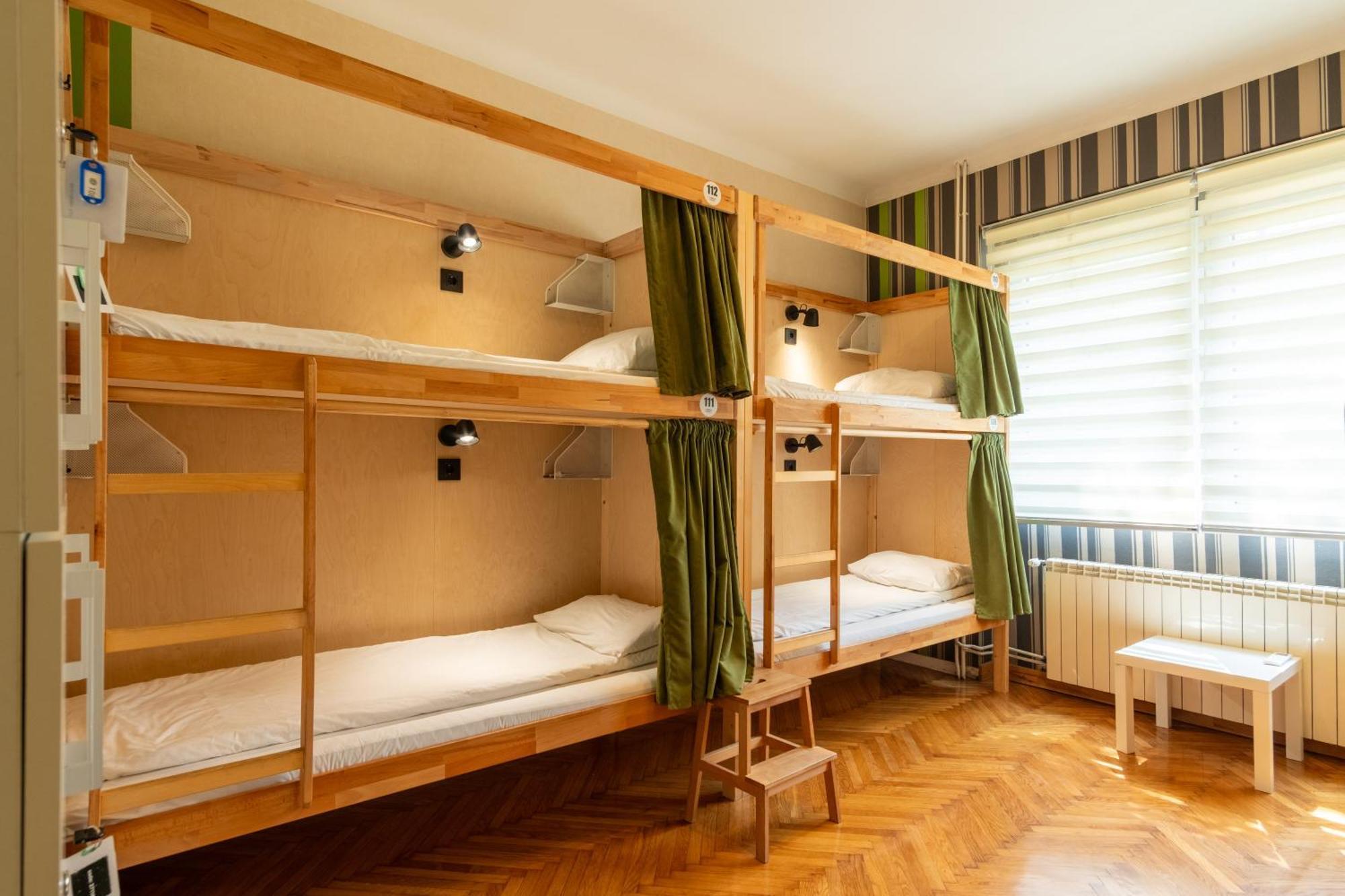 Cabbage Hostel ベオグラード エクステリア 写真