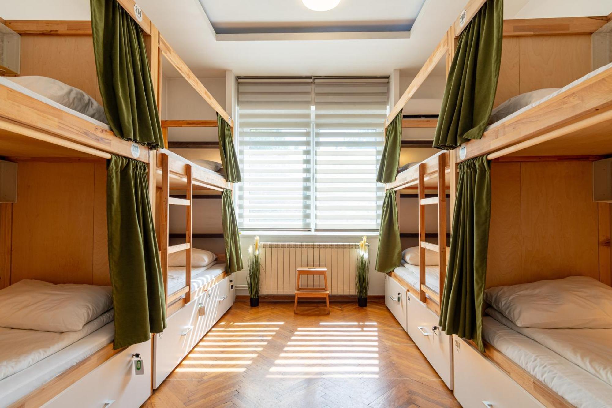 Cabbage Hostel ベオグラード エクステリア 写真