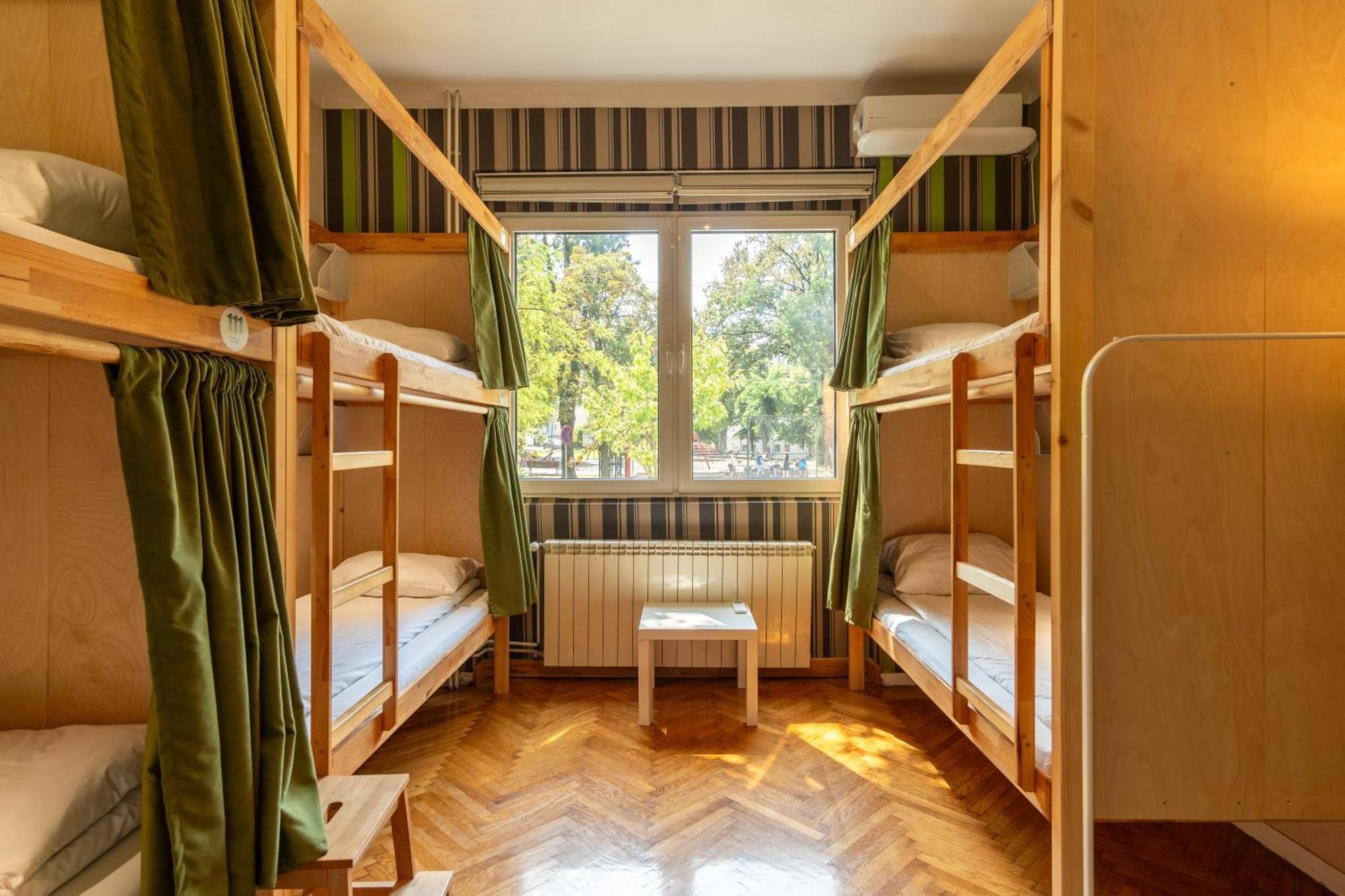 Cabbage Hostel ベオグラード エクステリア 写真