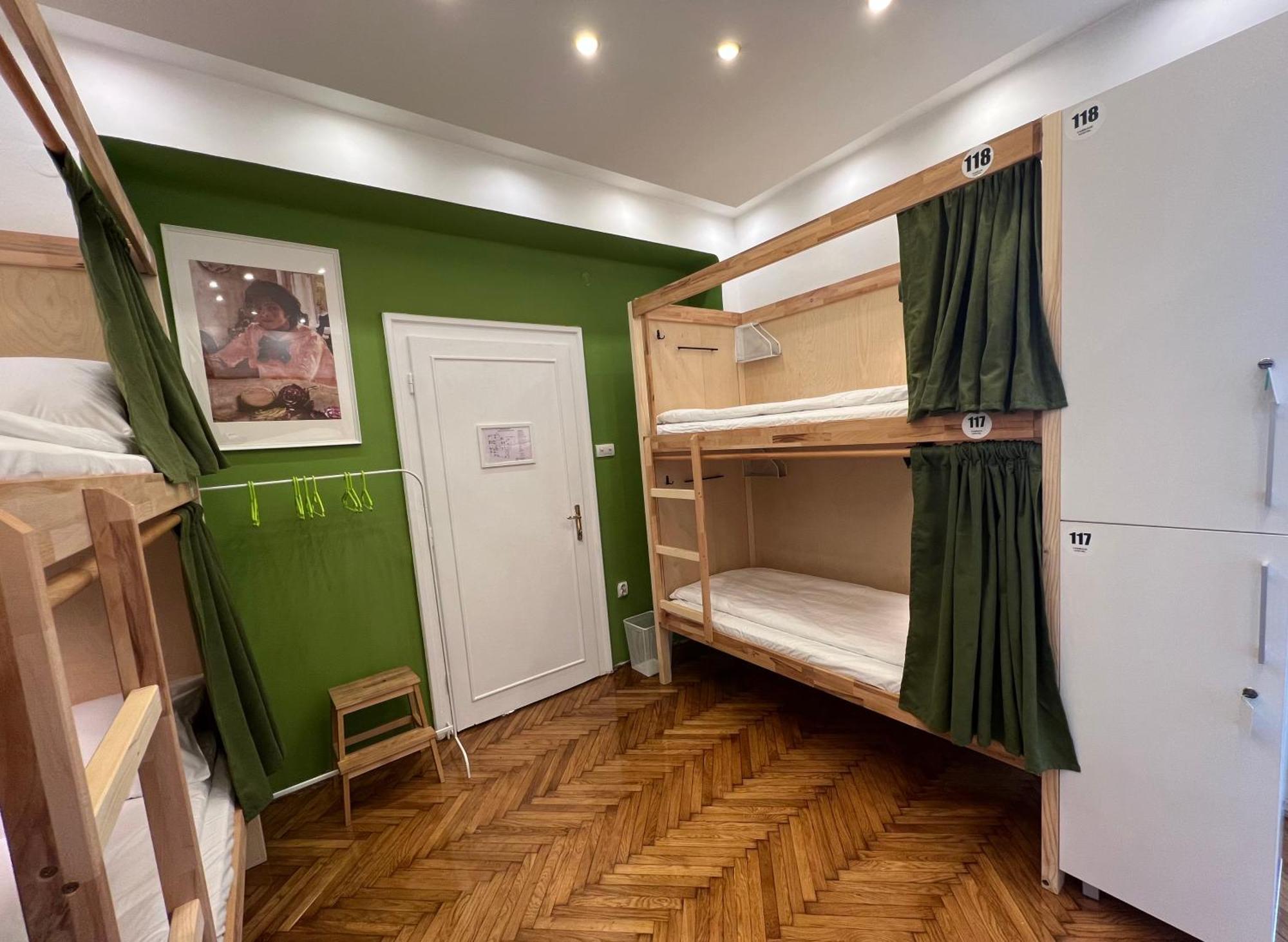 Cabbage Hostel ベオグラード エクステリア 写真