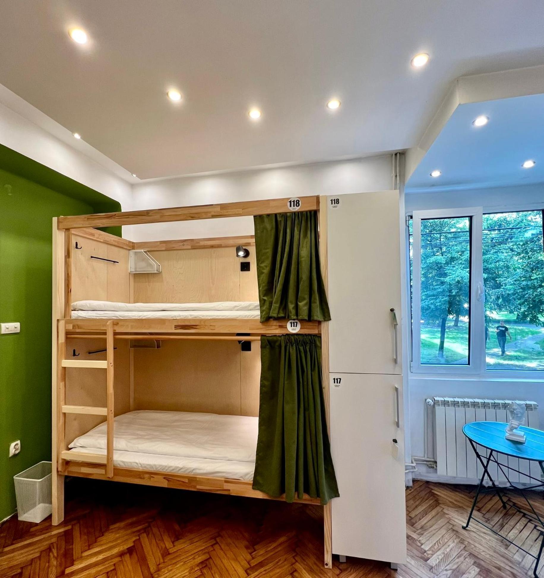 Cabbage Hostel ベオグラード エクステリア 写真