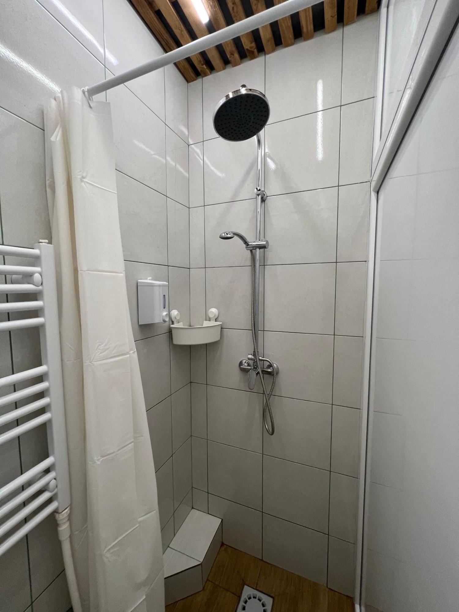 Cabbage Hostel ベオグラード エクステリア 写真