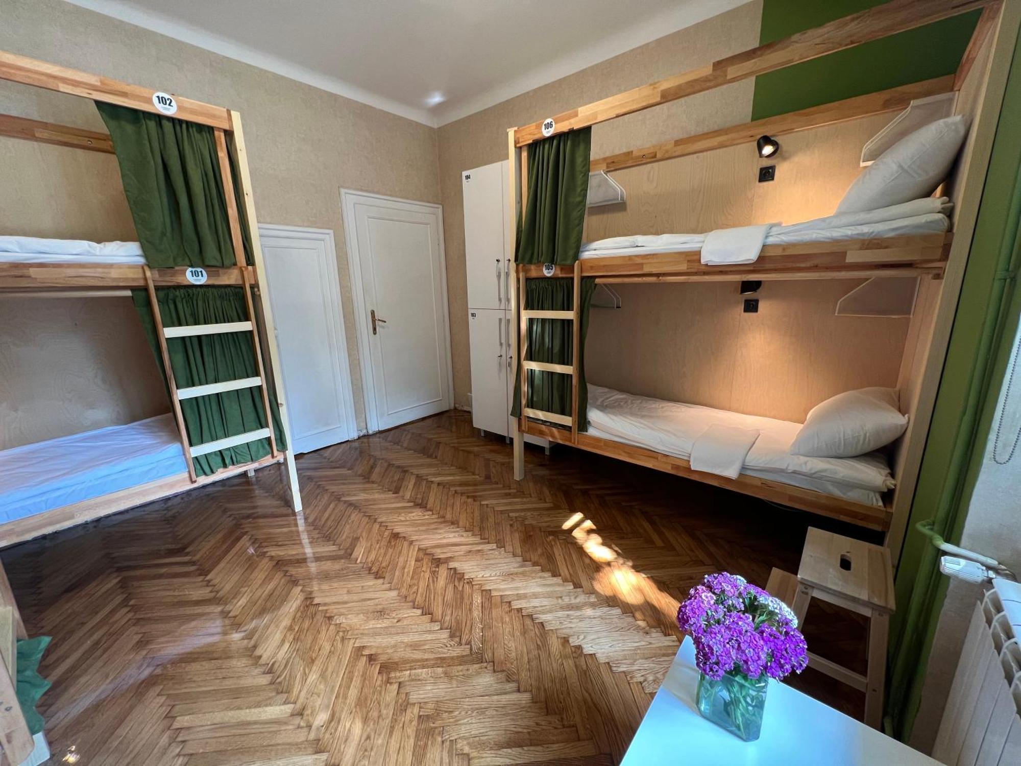 Cabbage Hostel ベオグラード エクステリア 写真