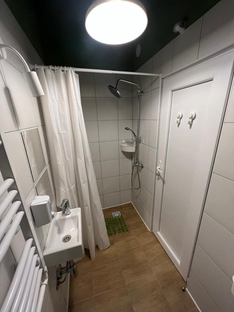 Cabbage Hostel ベオグラード エクステリア 写真