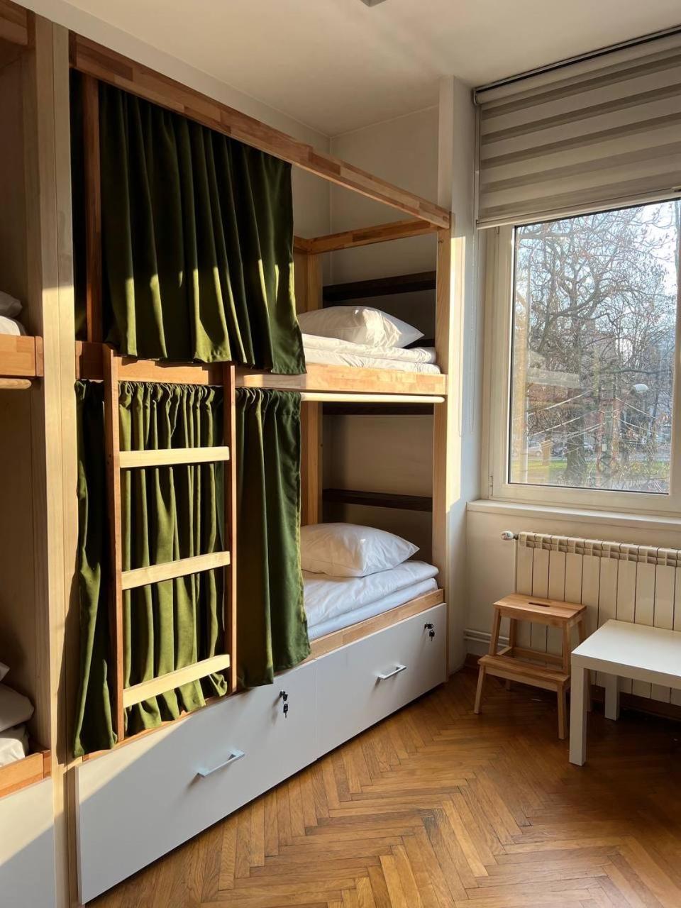 Cabbage Hostel ベオグラード エクステリア 写真