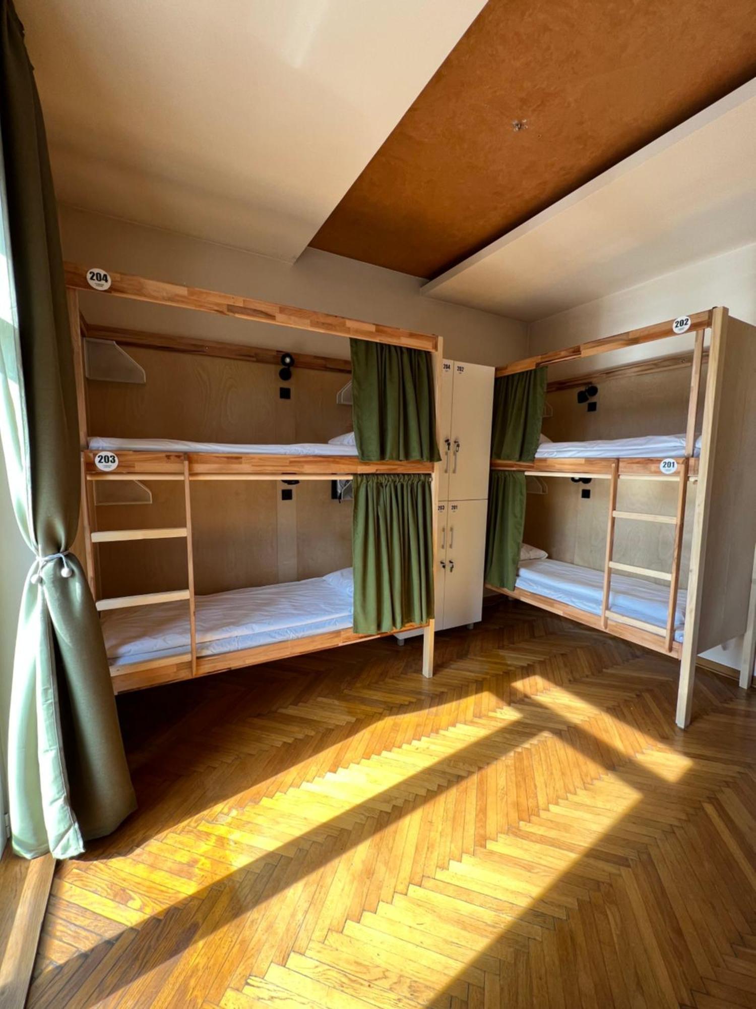 Cabbage Hostel ベオグラード エクステリア 写真