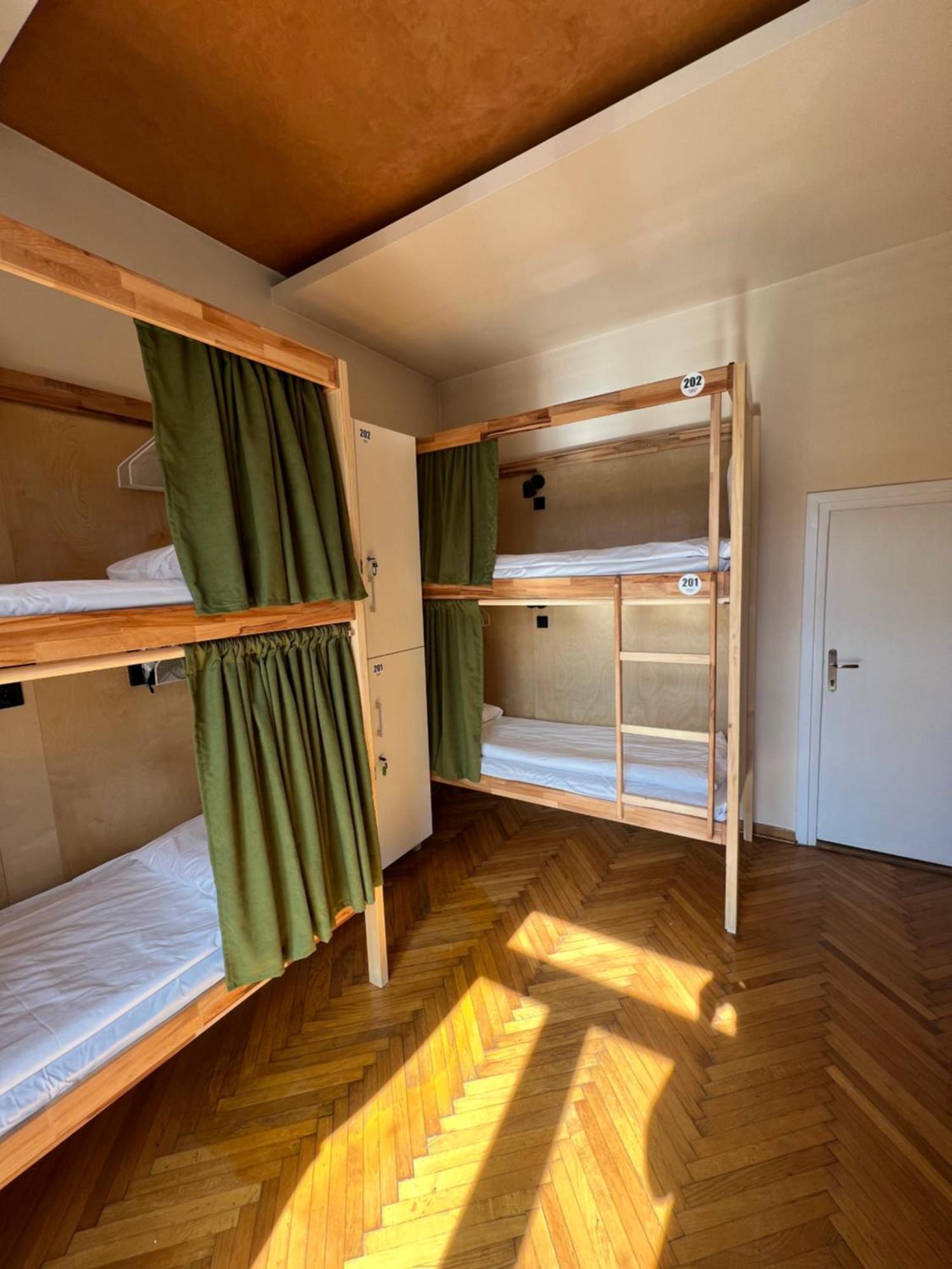 Cabbage Hostel ベオグラード エクステリア 写真